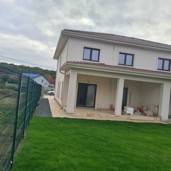 Proprietar vand duplex stil mediteranean langa de padure Str.Parului