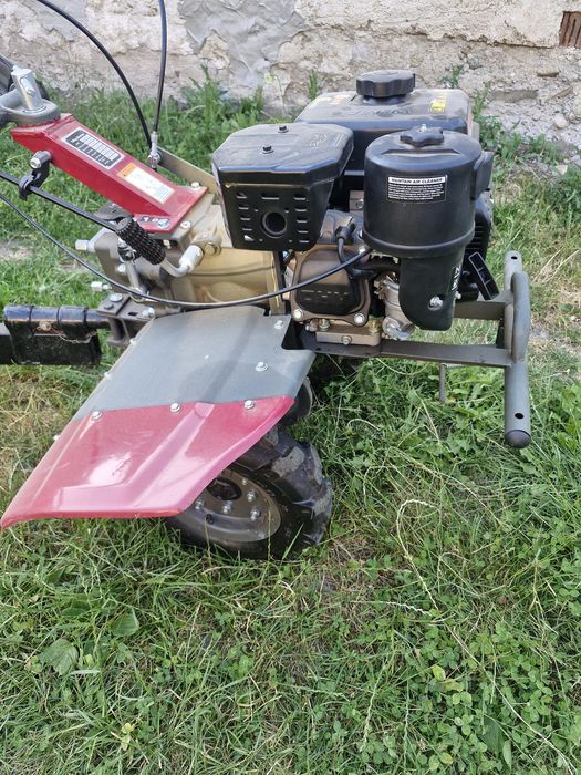 Vând motocultor cu remorca,freza, și coasă rotativă.