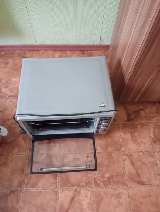 Продам электрическую духовку (печь)