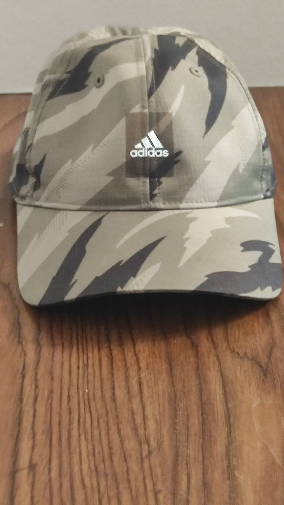 Шапки с козирка Adidas, Quiksilver