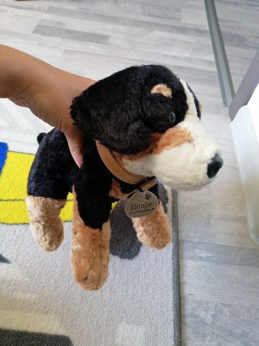 Cățelul Benjie de pluș