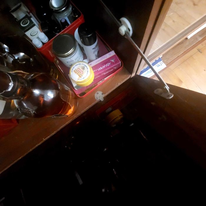 Холна секция. Запазена, без драскотина