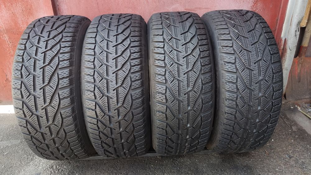 4бр. зимни гуми 225/50/17 Tigar Winter, dot23 
dot23
8+mm
Добро състоя