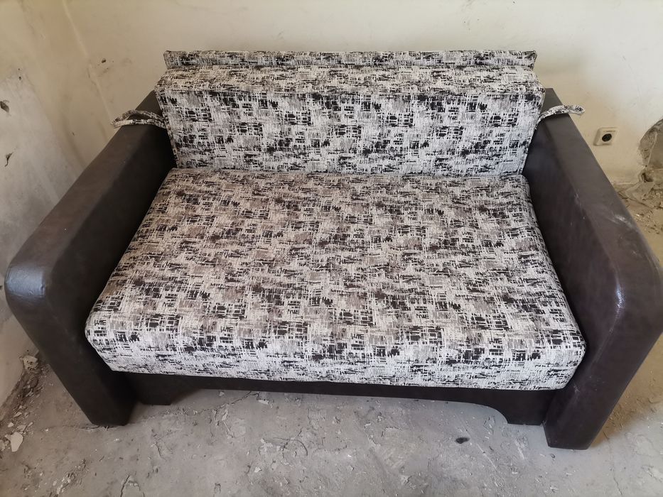 Canapea extensibilă de doua persoane in stare perfecta.