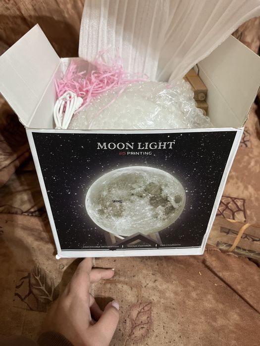 Лампа с форма на луна