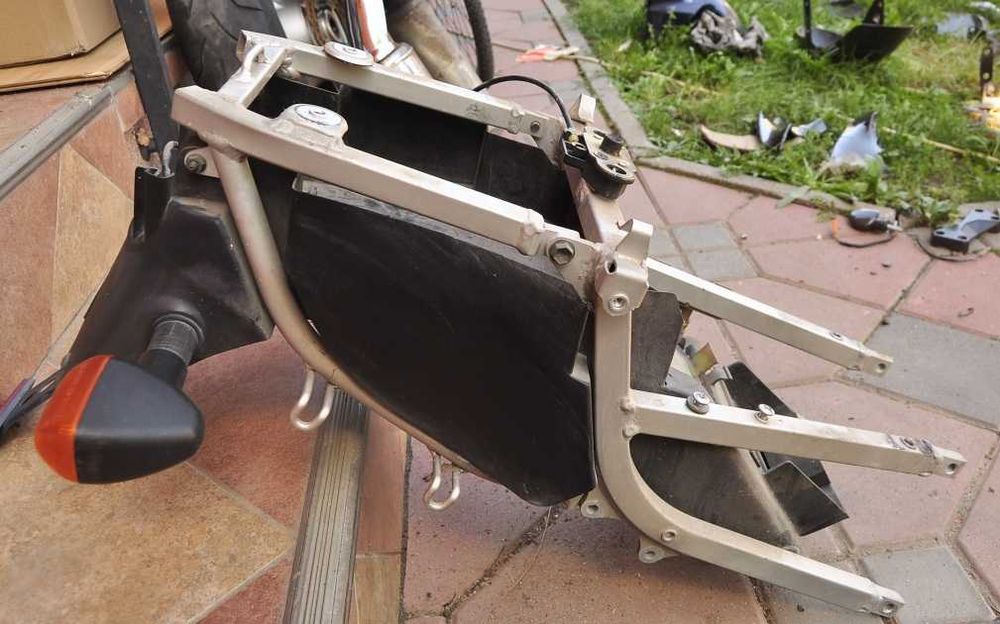 scarite sa   Suzuki GSXR600 750 SRAD