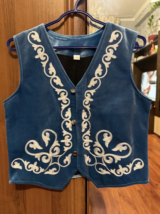 Продам жилетку на мальчика