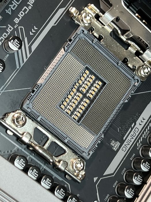 Gigabyte Z690 Gaming X DDR4 – LGA1700 – stare foarte bună