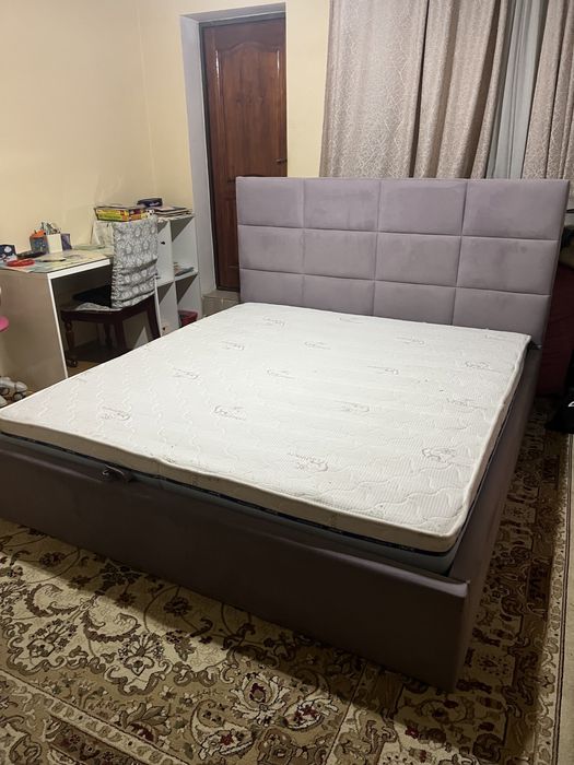 Итальянская двуспальная кровать 200х180 см