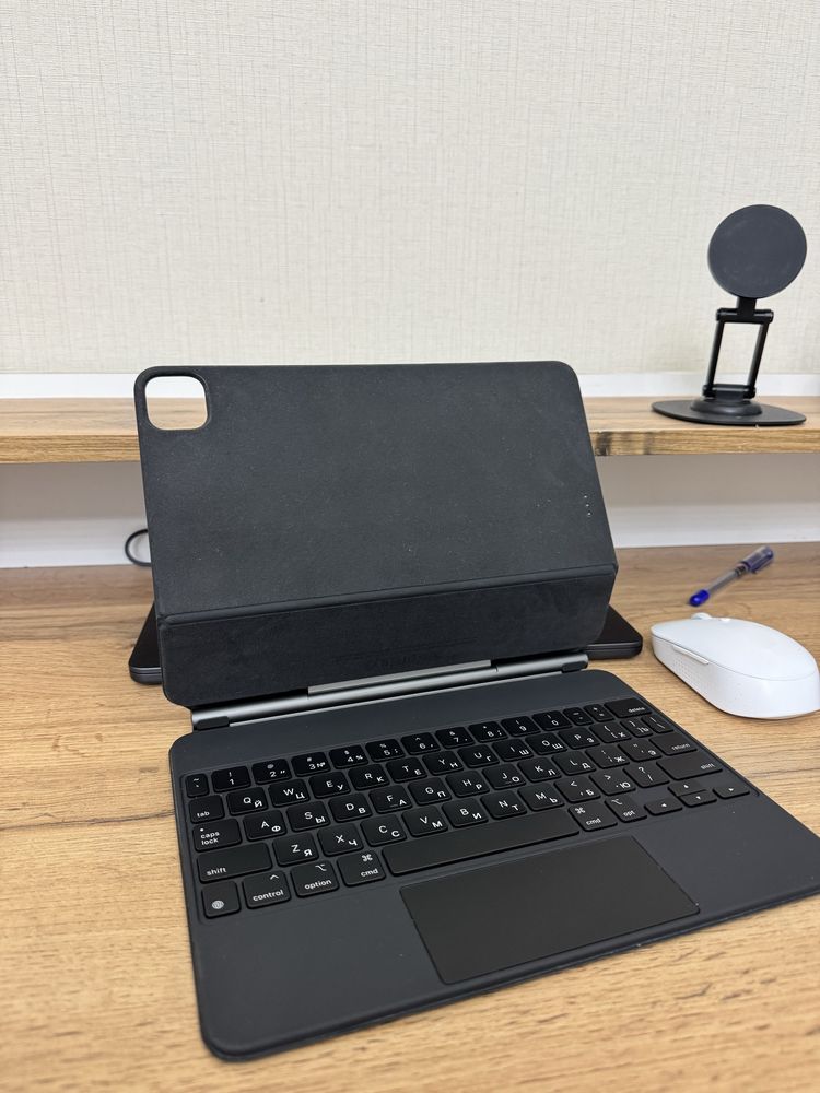 Magic Keyboard для iPad 11”