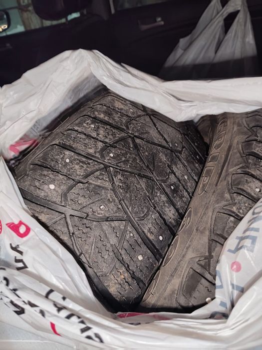 Автошина продам 185/65/15 б/у. Цена за пару 20000 шипованная гудиер