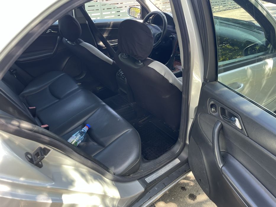 Mercedes-Benz C220D din 2004 masina arata si functioneqza imbecabil