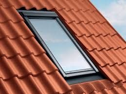 Поставяне на покривни прозорци Велукс (Velux)