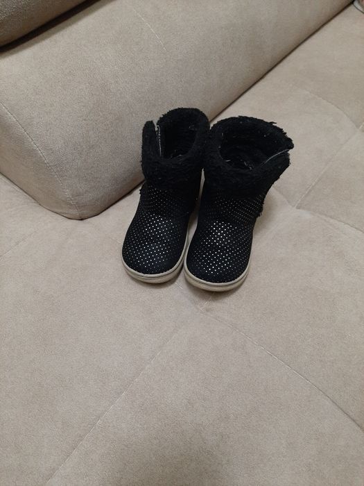 Обувки за момиче 21 и 23 номер