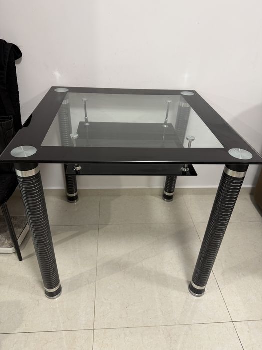 Кухненска стъклена маса