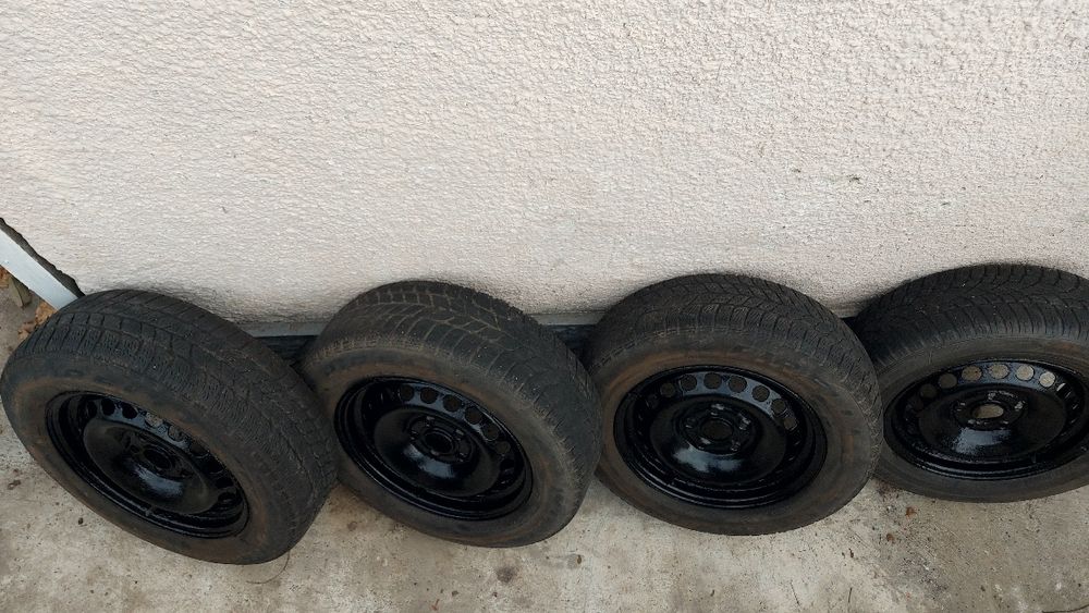 4 Jante tablă pe 15" 5 x 112 echipate cauciucuri iarnă
