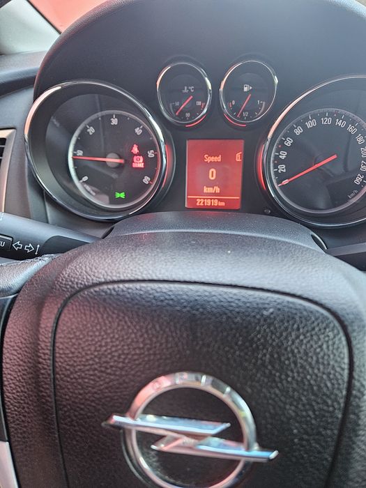 Vând OPEL ASTRA J 2012