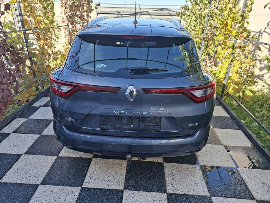 Vând Renault Megan 4 2017 avariat
