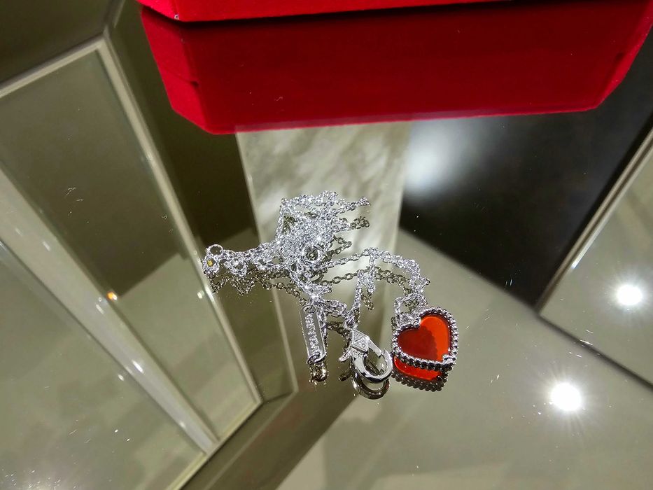 Van Cleef & Arpels VCA Silver Sweet Alhambra Red Heart Дамско Колие