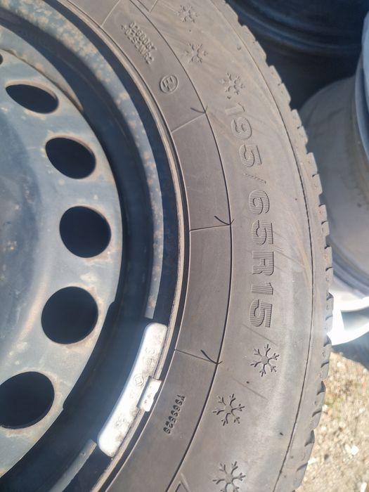Jante R15 5x112 cu anvelope de iarnă și capace