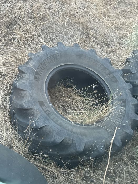 Гуми задни и предни 16.9/38–480/65/24