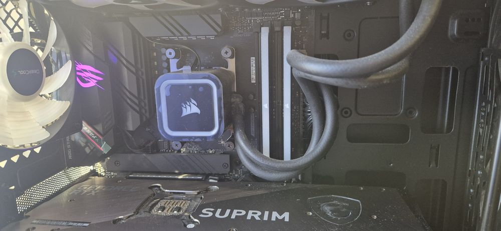 Продавам настолен компютър amd 5800, suprim 3090