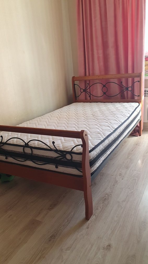 Продам кровать. Каркас метал + дерево.