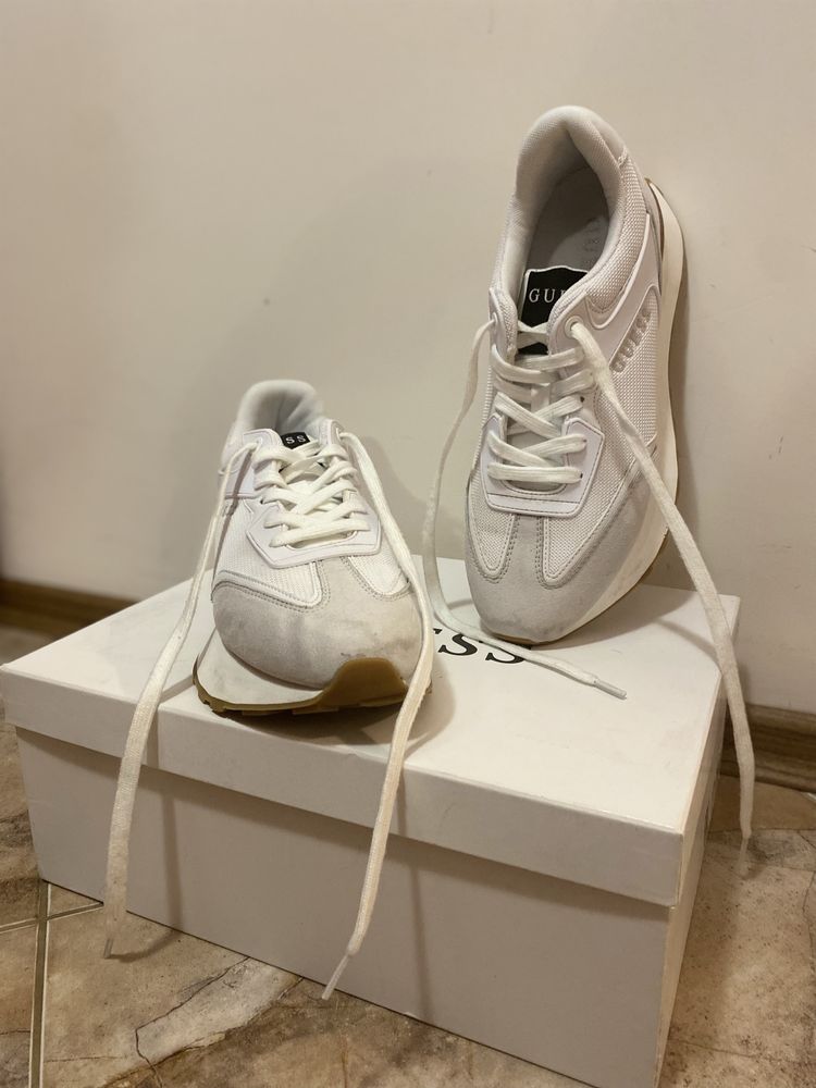 Маратонки GUESS.