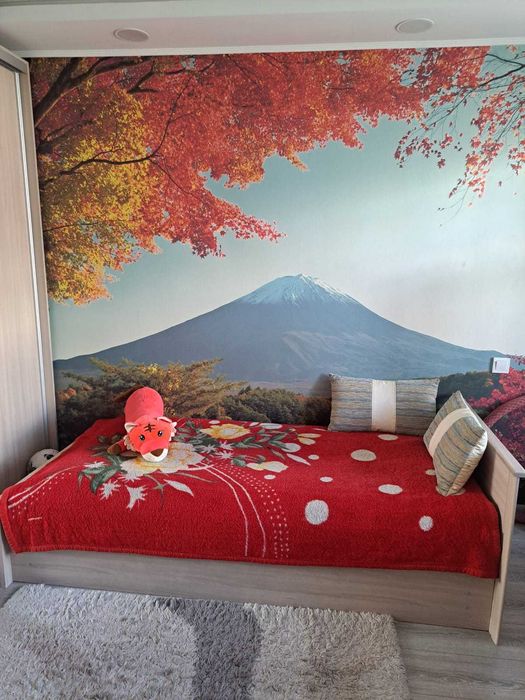 Кровать односпальная.