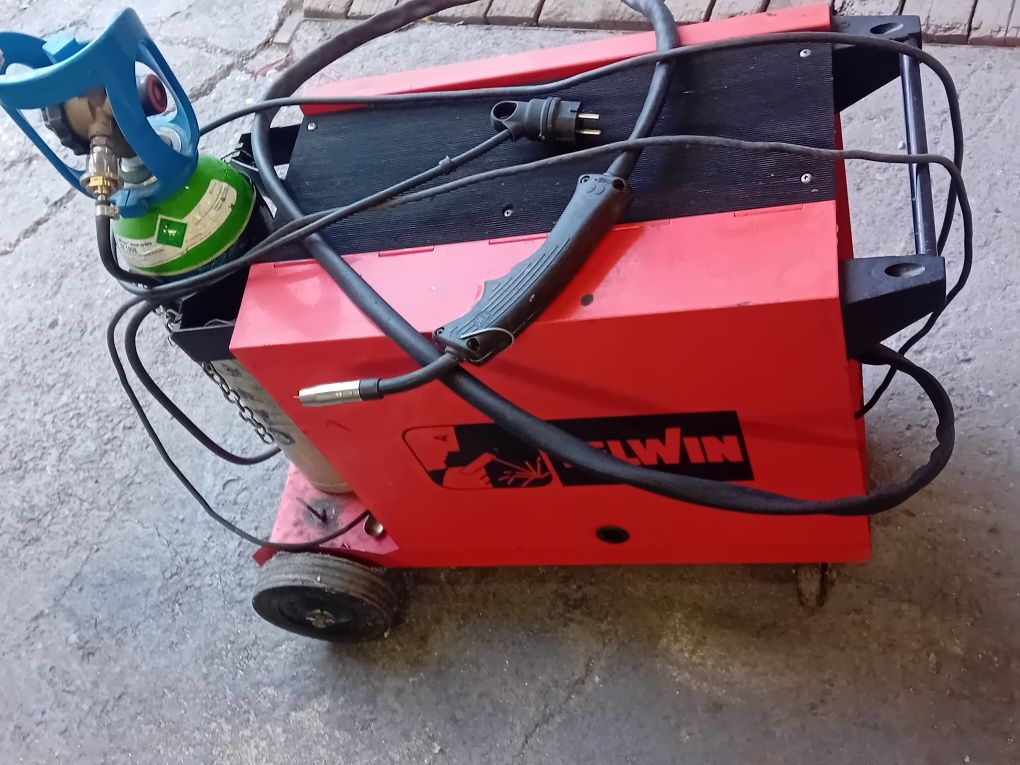 Aparat cu fir și gaz