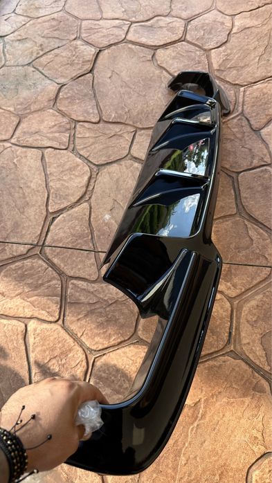 Difuzor Negru Lucios BMW Bara spate F10 F11 Evacuare Vorsteiner