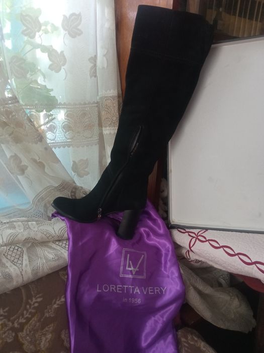 Продам демисезонные замшевые сапоги высокие