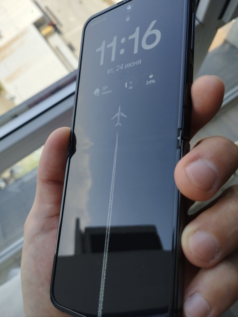 Samsung Z Flip 4 в идеальном состоянии