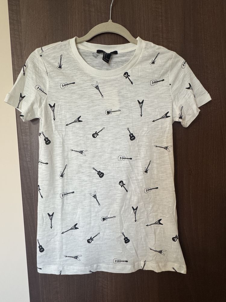 Tricou alb cu chitare, Forever 21, masura S