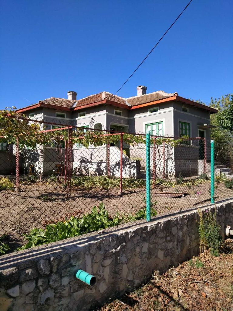 Продава се Къща в с. Сноп, Област Добрич - 100 кв.м за 215 €/кв.м - Снимка #2