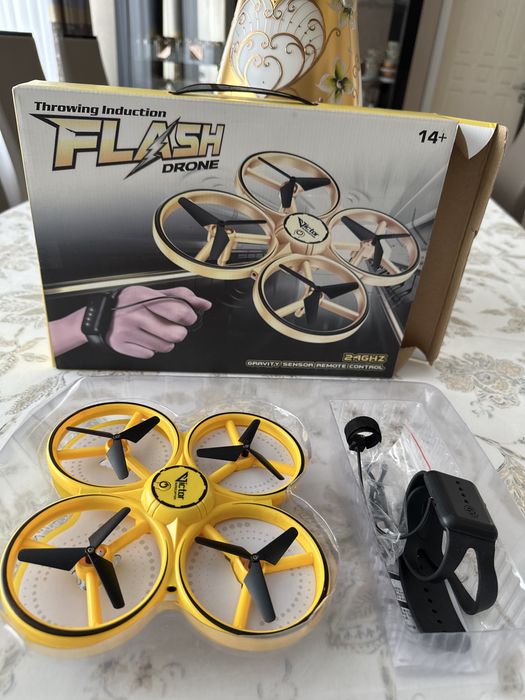 Мини-дрон с пультом дистанционного управления