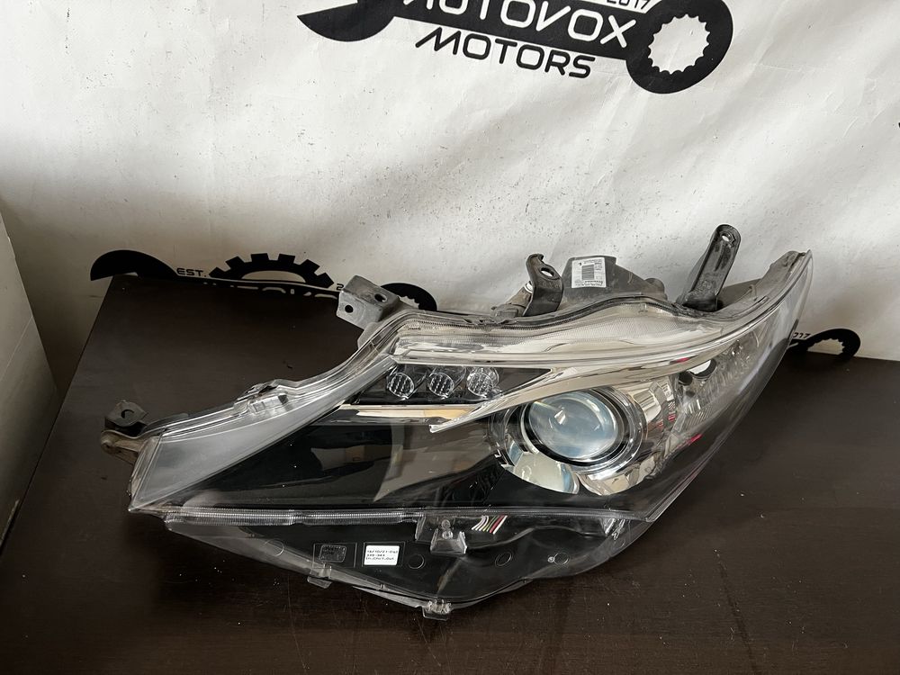 Far stanga halogen si led Toyota Auris an 2012-2016