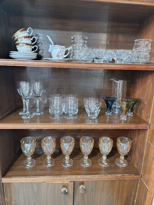 Чайнын сервизы и посуда из стекла и хрусталя