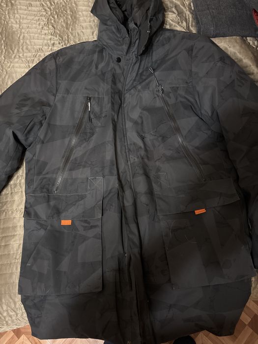 20000 тг. Продается мужская зимняя куртка почти новая теплая