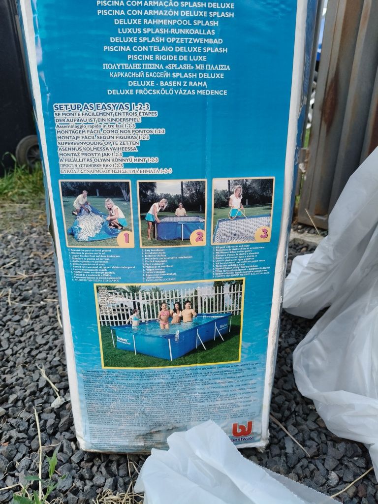 Vând piscina bestway