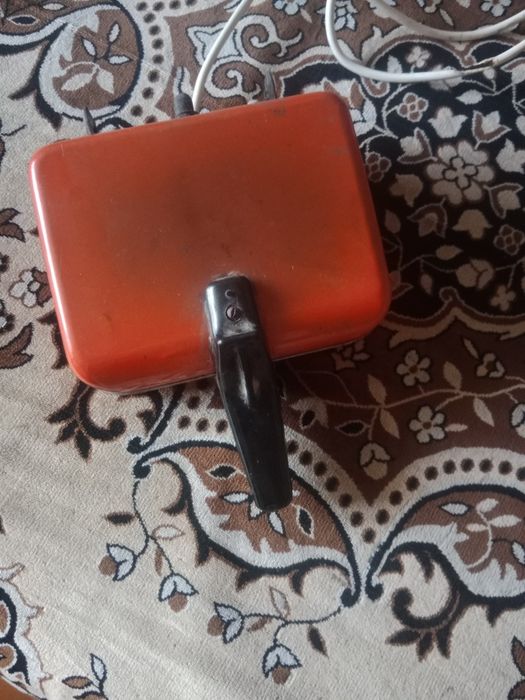 Продам вафельницу.