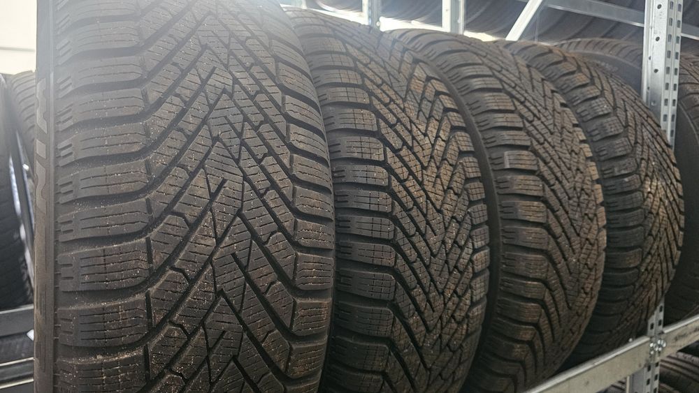 Зимни гуми Pirelli 205/55/16  с джанти и оригинални тасове - 520лв.