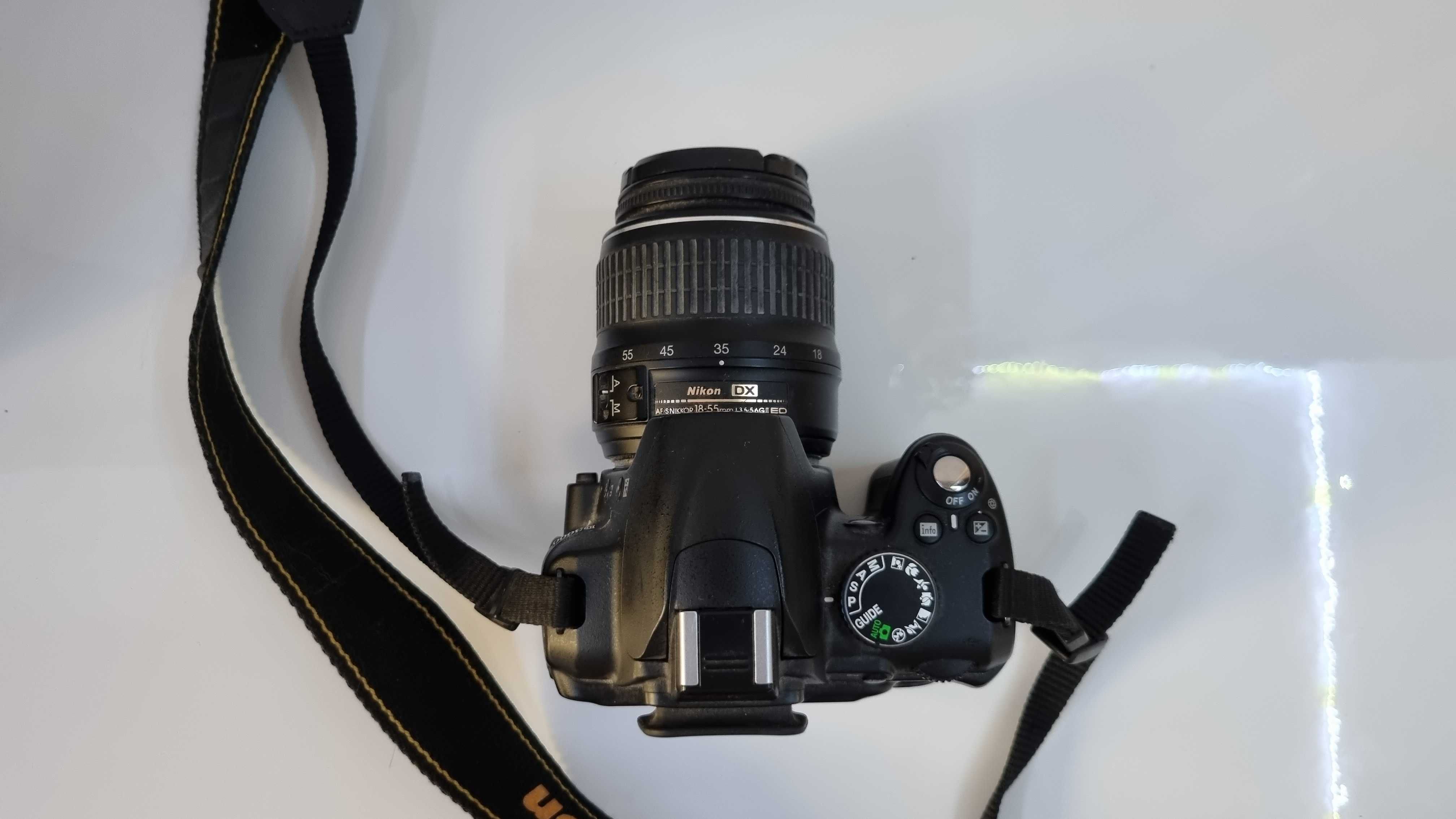 aparat foto DSLR Nikon D3000+obiectiv de 18-55mm