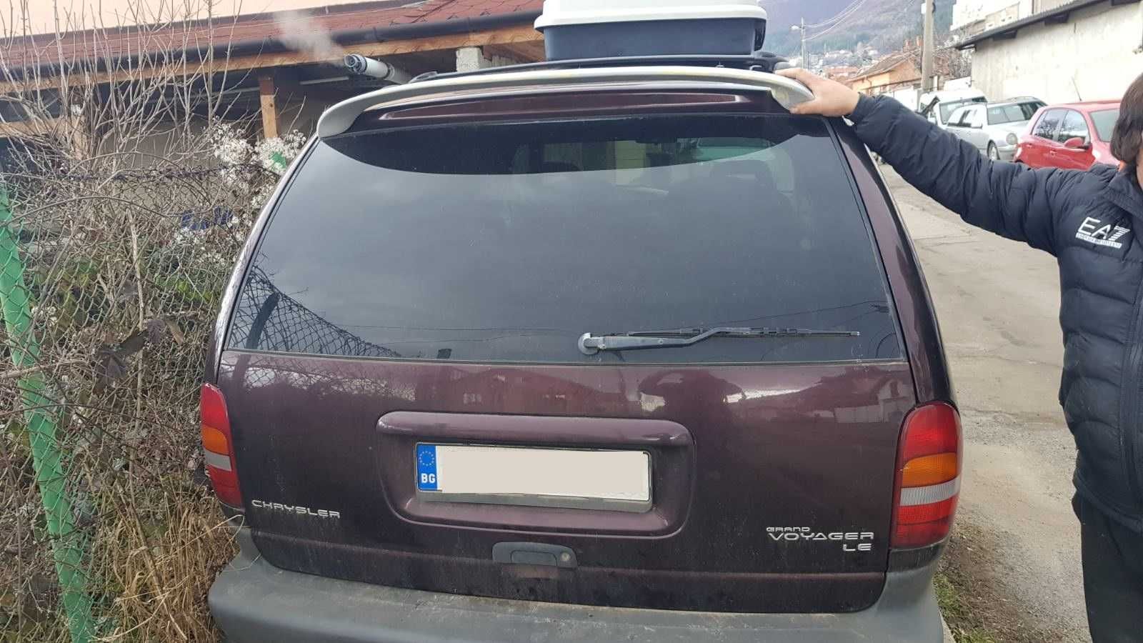 Продавам спойлер за заден капак Chrysler Voyager 1997-2000 г