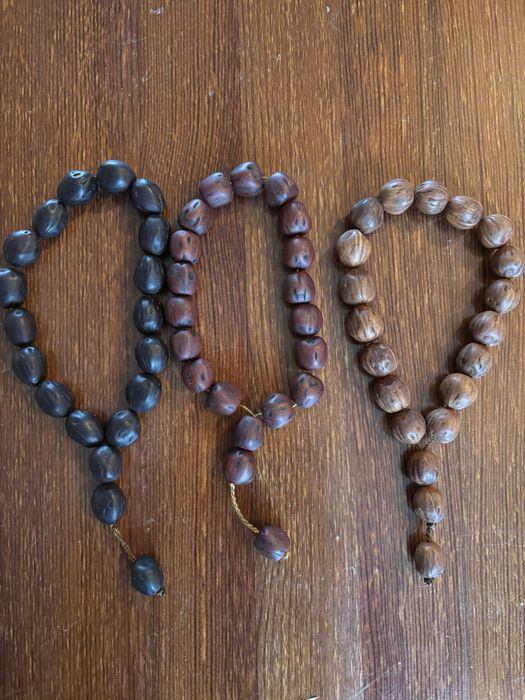 Ръчно изработена броеница от костилки от Фурми