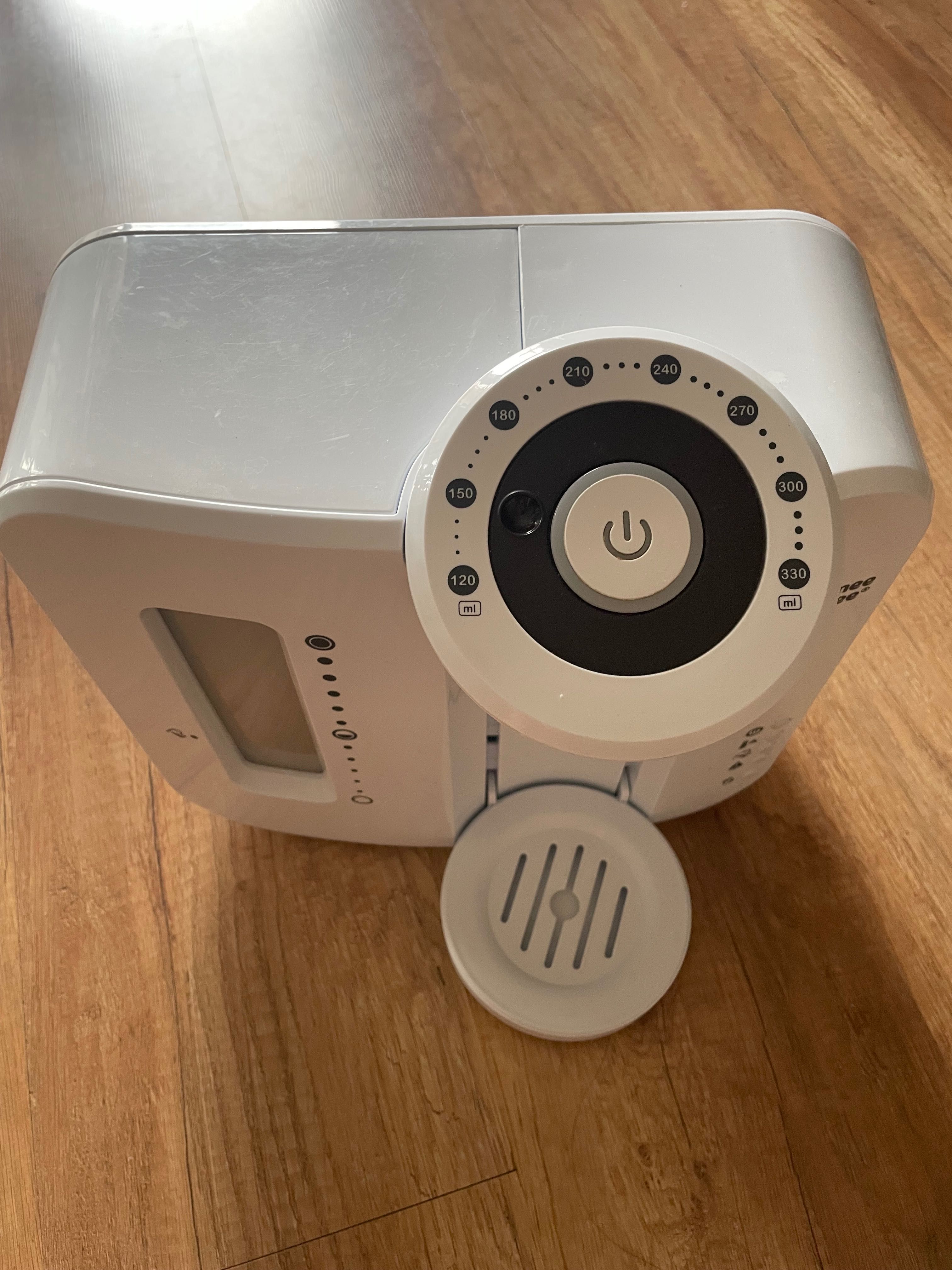 Машина за приготвяне на адаптирано мляко Tommee tippee