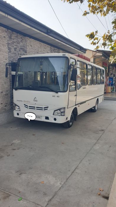 Avtobus isuzu hc 40