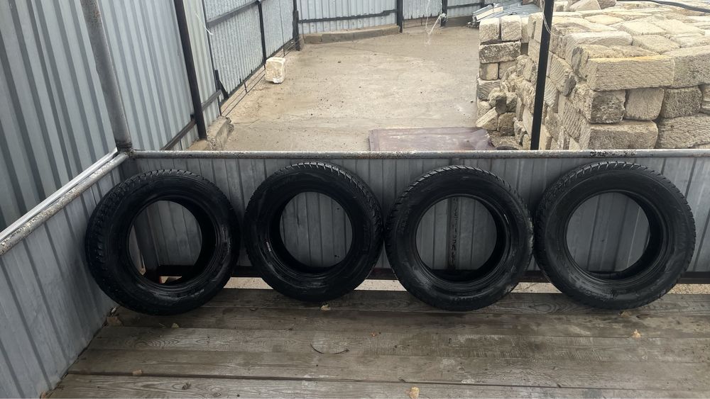 Продам шины хороший 185/65/14 в хорошом состояние