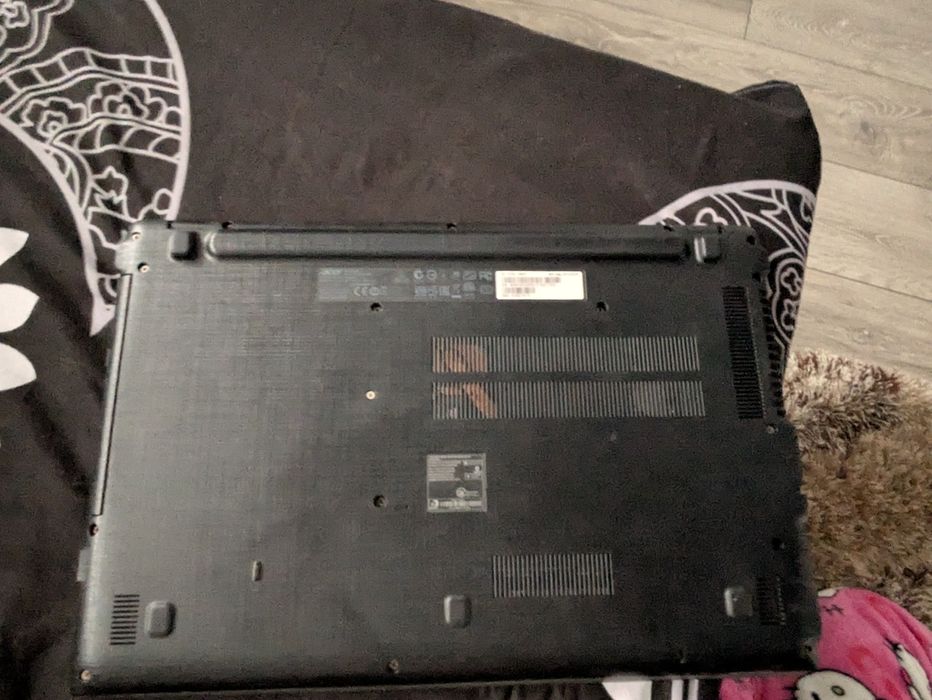 Laptop Acer Aspire 573G cu Nvidia 920M 2GB, i5 4210u