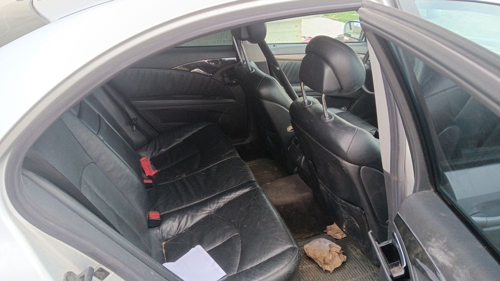 Dezmembrez. Sau vând Mercedes W211.